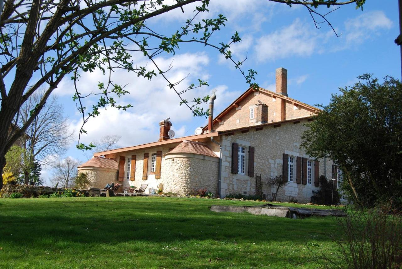 مبيت وإفطار Neuvicq-Montguyon Le Logis Des Quatre Puits المظهر الخارجي الصورة