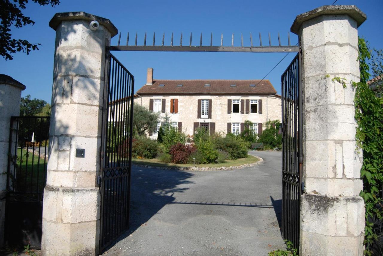 مبيت وإفطار Neuvicq-Montguyon Le Logis Des Quatre Puits المظهر الخارجي الصورة