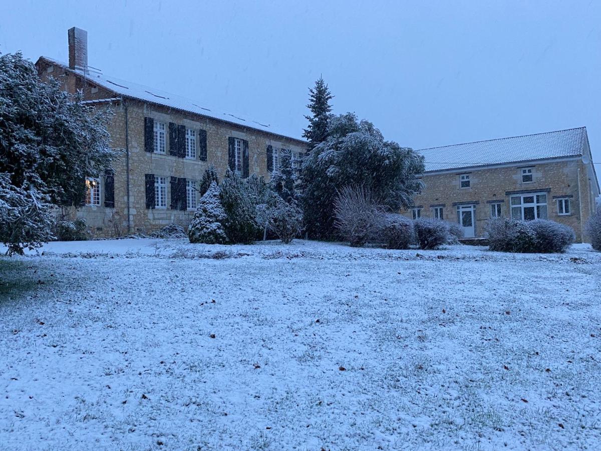 مبيت وإفطار Neuvicq-Montguyon Le Logis Des Quatre Puits المظهر الخارجي الصورة